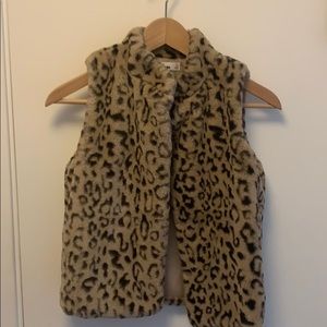 Girls faux fur leopard print vest